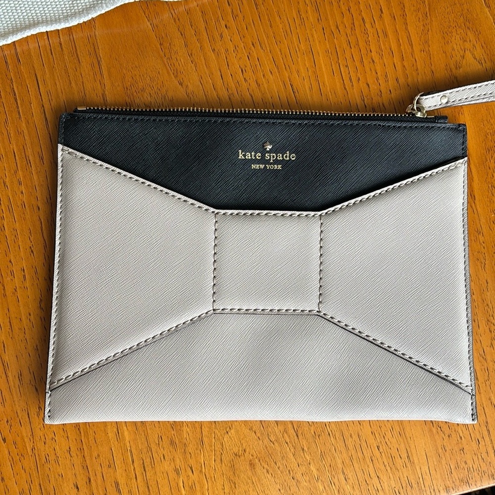 Kate Spade Medium Wristlet